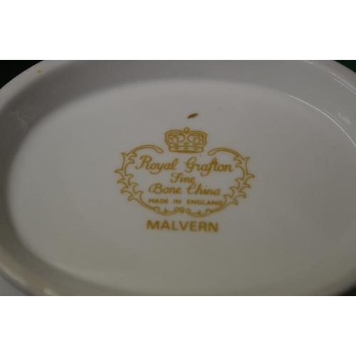 301 - Good quantity of Royal Grafton Malvern tea and dinnerware to comprise: two circular lidded tureens, ... 