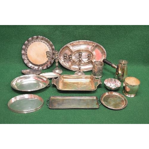 385 - Good collection of silver plate to include: chocolate pots, bread board, egg cups, ashtrays, cigaret... 