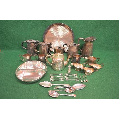 387 - Good collection of P&O silver plated items to include: quantity of cutlery, circular serving tray, o... 