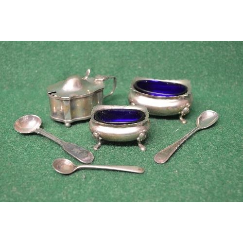 502 - Group of small silver items to comprise: two silver salts with blue glass liners, silver mustard pot... 