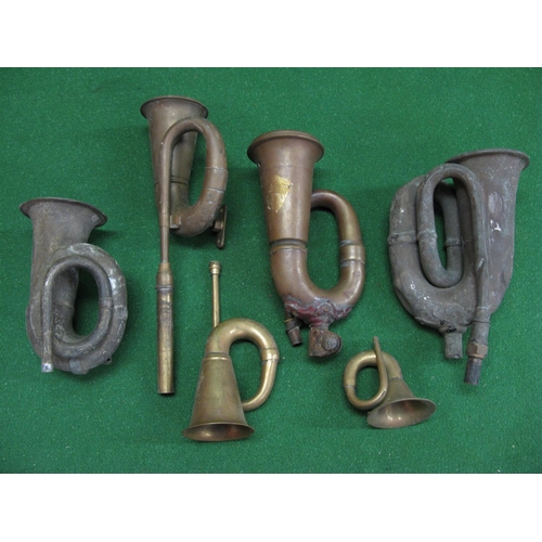 Box of assorted old brass car horns and rubber bulbs