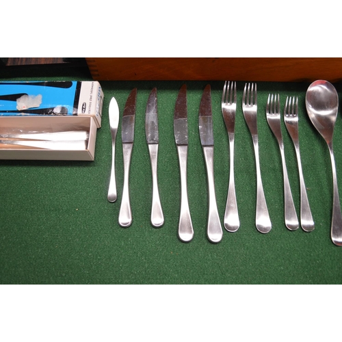 392 - Old Hall Alveston pattern Robert Welch canteen of cutlery to comprise: six each dinner forks, dinner... 