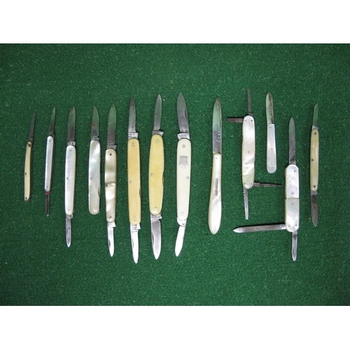 412 - Group of thirteen silver and steel bladed folding fruit knives