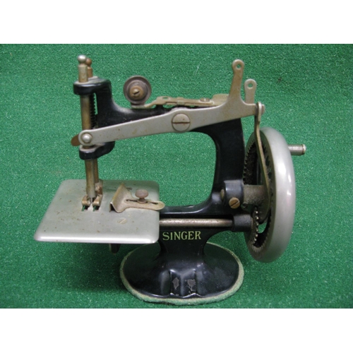 414 - Singer 20 USA sewing machine having transfer applied logo - 6.25