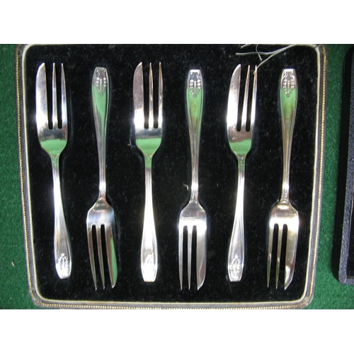 484 - Set of six silver teaspoons, marked for Sheffield and bearing the Mappin & Webb makers mark in fitte... 