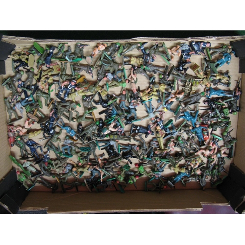 360 - Quantity of 1:32 scale plastic figures mostly of WWII soldiers and sailors made by Timpo, Crescent, ... 