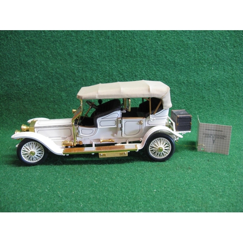 368 - Franklin Mint 1:24 scale metal plastic and cloth model of a 1911 Rolls Royce - 8.5