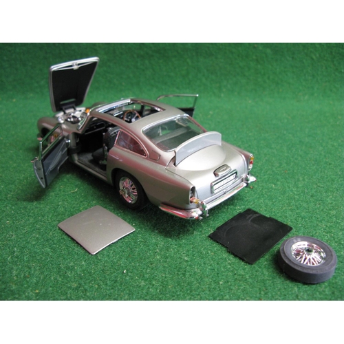 375 - Danbury Mint 1:24 scale diecast model of the James Bond 007 Aston Martin DB5 complete with ejection ... 