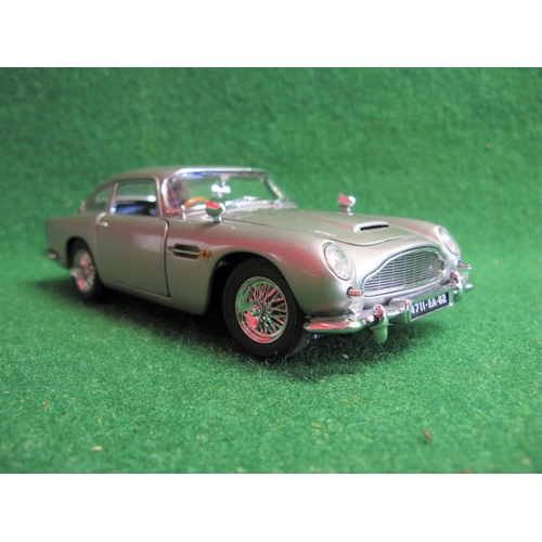 375 - Danbury Mint 1:24 scale diecast model of the James Bond 007 Aston Martin DB5 complete with ejection ... 