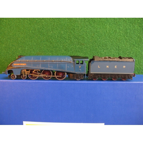 506 - Hornby Dublo EDP1 3 Rail Passenger Train boxed set containing: A4 No. 7 Sir Nigel Gresley in LNER bl... 