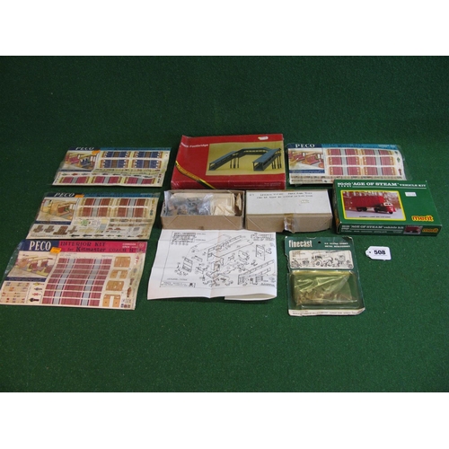 508 - Mixed lot of OO scale kits to comprise: Hornby GWR footbridge, Merit Scammell, four Peco coach inter... 