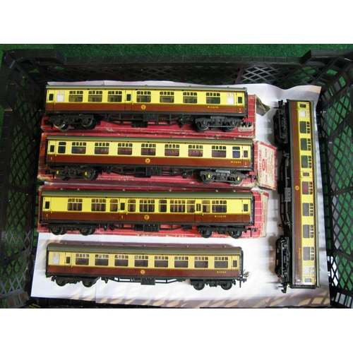 523 - Five Hornby Dublo Mk1 corridor coaches in BR chocolate and cream livery, all with Peco style couplin... 