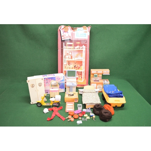 393 - Quantity of boxed and loose Sindy items to include: a super home, bath, beach buggy and tent, hostes... 