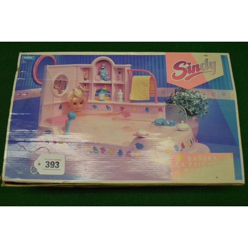 393 - Quantity of boxed and loose Sindy items to include: a super home, bath, beach buggy and tent, hostes... 