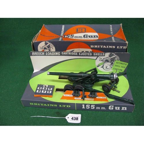 438 - Five boxed field guns from Britains to comprise: two 4.5