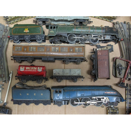 472 - Loft find box of Hornby Dublo 3 Rail to include: A4 4-6-2 No. 7 Sir Nigel Gresley in LNER blue, 8P 4... 