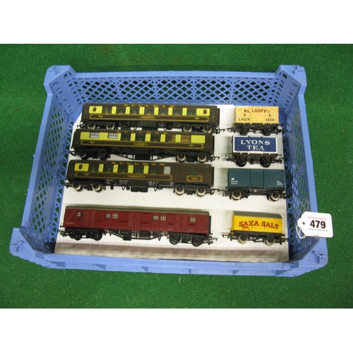 479 - Three Pullman cars and two wagons from Wrenn and a Triang bogie baggage car together with Airfix and... 