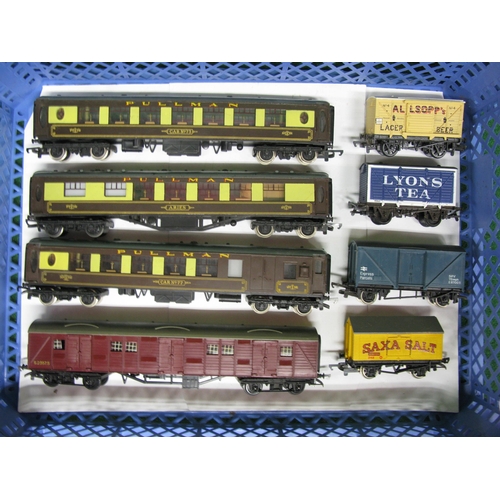 479 - Three Pullman cars and two wagons from Wrenn and a Triang bogie baggage car together with Airfix and... 