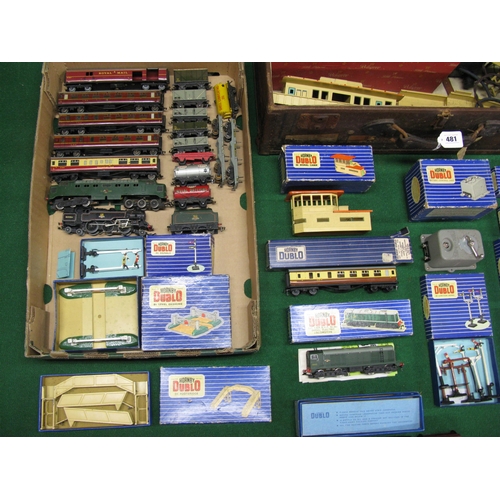 481 - Loft find suitcase and box of Hornby Dublo 3 Rail loose and boxed track, buildings, controllers, tur... 