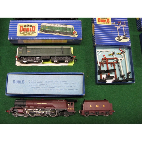 481 - Loft find suitcase and box of Hornby Dublo 3 Rail loose and boxed track, buildings, controllers, tur... 