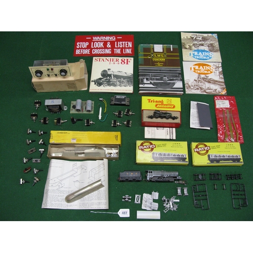 487 - Mixed lot of railway items to include: Gauge Master controller with simulator, kits including a Jami... 