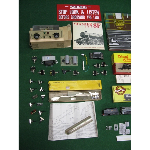 487 - Mixed lot of railway items to include: Gauge Master controller with simulator, kits including a Jami... 