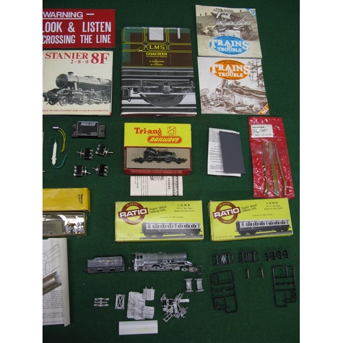 487 - Mixed lot of railway items to include: Gauge Master controller with simulator, kits including a Jami... 