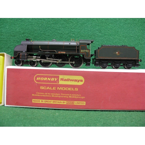 506 - Three 1970's Triang Hornby 00 4-6-0 tender locomotives to comprise: B12 No. 61572 in late BR lined b... 