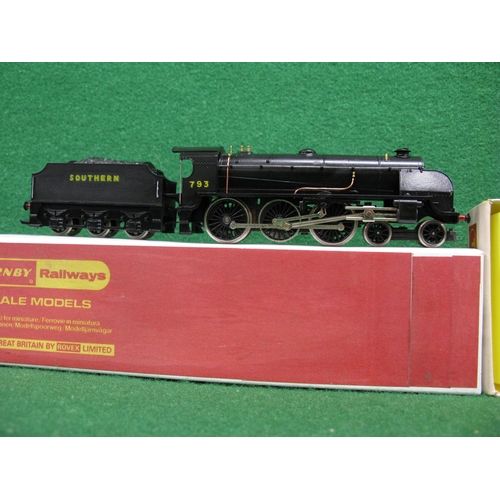 506 - Three 1970's Triang Hornby 00 4-6-0 tender locomotives to comprise: B12 No. 61572 in late BR lined b... 