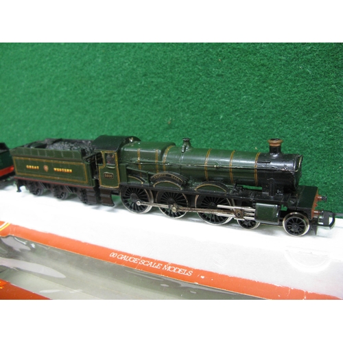 525 - Two 1970's Hornby OO locomotives to comprise: N15 4-6-0 tender locomotive No. 795 Sir Dinadan in lin... 