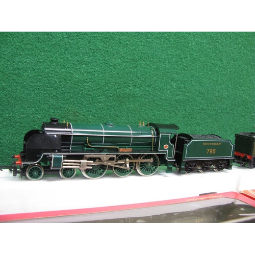 525 - Two 1970's Hornby OO locomotives to comprise: N15 4-6-0 tender locomotive No. 795 Sir Dinadan in lin... 