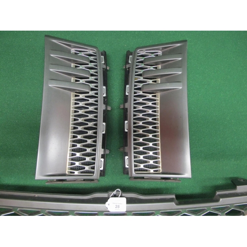 28 - Land Rover front grill together with two side vents