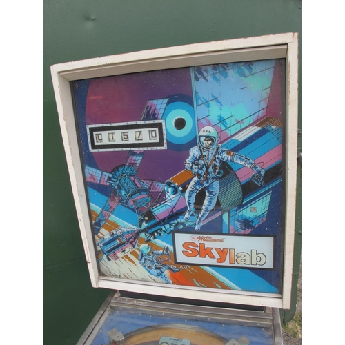 335 - Skylab pinball machine made by Williams of Chicago, Illinois, with keys - 54