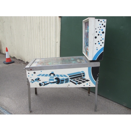 335 - Skylab pinball machine made by Williams of Chicago, Illinois, with keys - 54