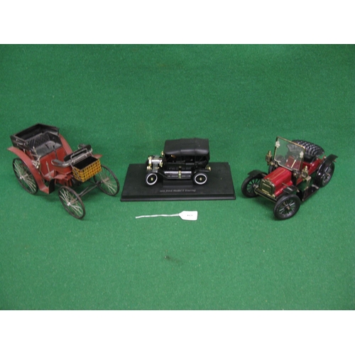 453 - Detailed metal model of a horseless carriage - 12