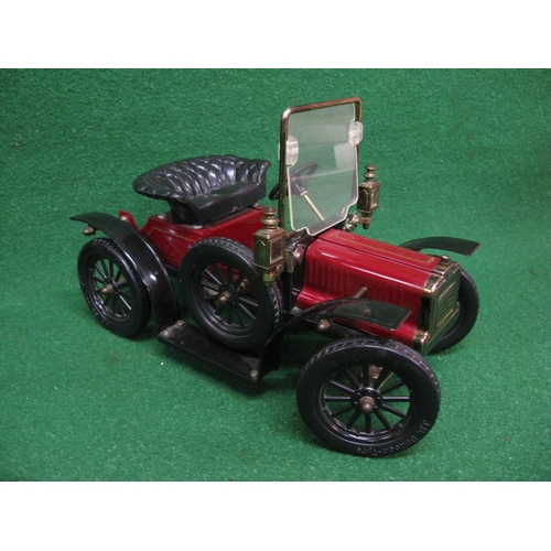 453 - Detailed metal model of a horseless carriage - 12