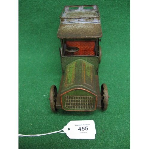 455 - Clockwork tinplate model of a Veteran car with opening rear doors, spoked wheels and roof luggage ra... 