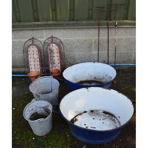 4 - Quantity of metalware to include a pair of wall planters, two buckets and two enamel tubs etc