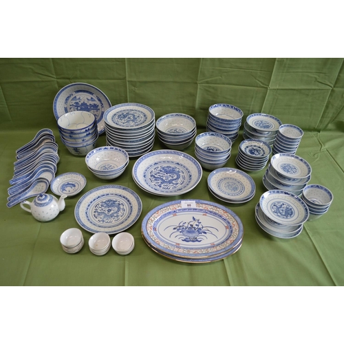 80 - Collection of late 20th century Oriental tableware to include: bowls, plates, spoons and a miniature... 