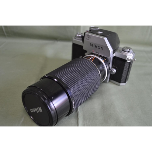 234 - Nikon F 35mm SLR camera and Nikon Photomic FTN finder and Nikon Zoon-Nikkor 80-200mm 1:4 188894 lens... 