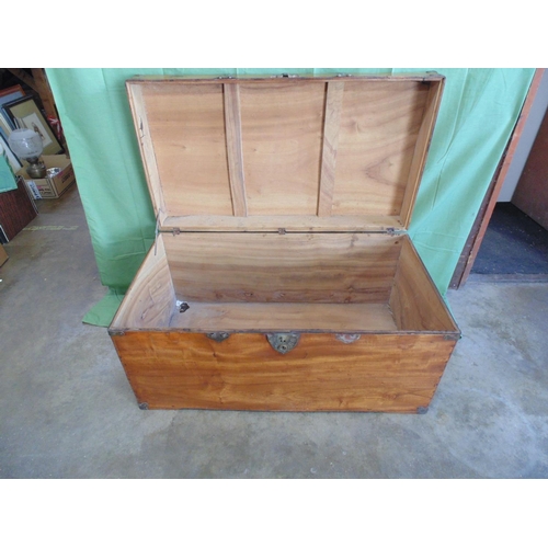 496 - Metal bound camphor wood chest - 37.5