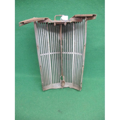 105 - Vertical chromed radiator grill with starting handle hole and badge - 26