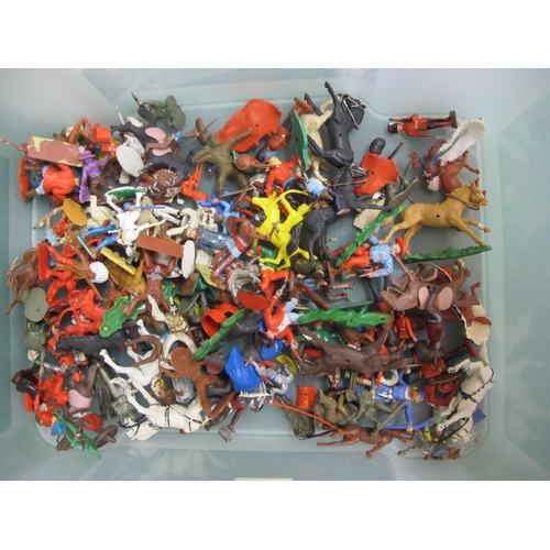 404 - Quantity of loose playworn plastic figures from Crescent, Timpo, Herald, Britains, Lone-Star, Kellog... 