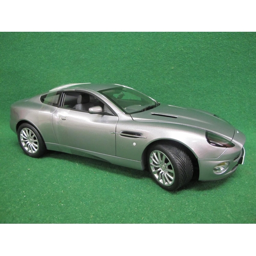 410 - 1:12 scale detailed metal and plastic model of an Aston Martin V12 Vanquish driven by James Bond in ... 