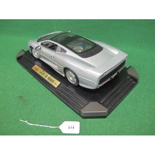 414 - 1:12 scale metal and plastic detailed model of a 1992 Jaguar XJ220 with many moving parts, display b... 