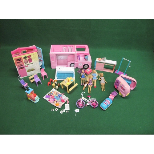 530 - Quantity of Barbie, Chelsea and Mattel items to include: large camper van, folding house, caravan, p... 