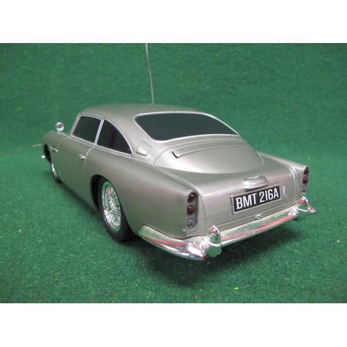 546 - Remote control 007 James Bond's Aston Martin DB5 battery powered, plastic car - 11