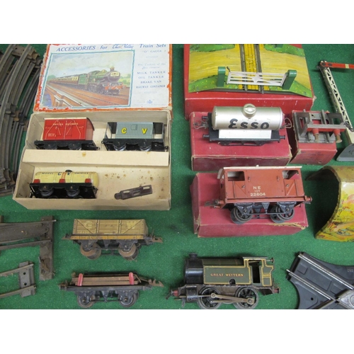 576 - Loft find Hornby O gauge items to comprise: 1936-1941 M3 0-4-0T No. 6600 in Great Western lined gree... 