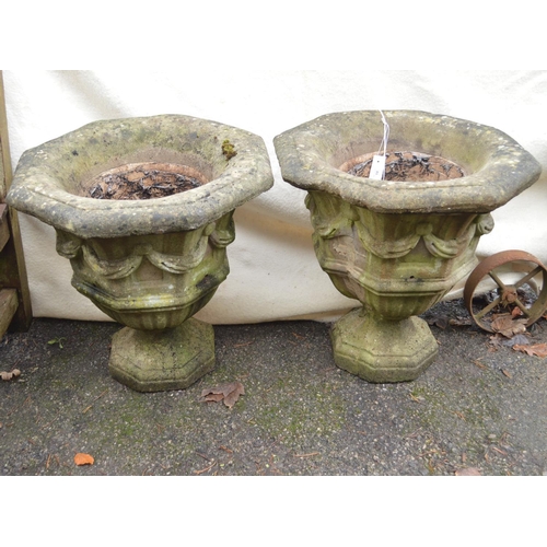 18 - Pair of 20th century octagonal garden urns decorated with swags - 22