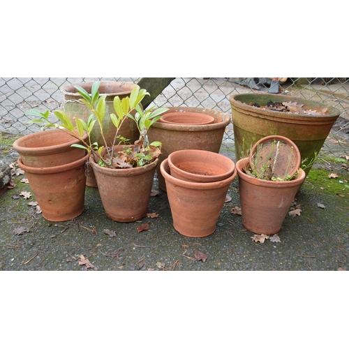 32 - Quantity of terracotta plant pots of various sizes